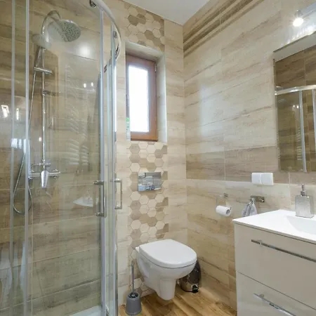 Dw Kinga & Domki Na Granicznej Z Jacuzzi Kacwin Exterior photo