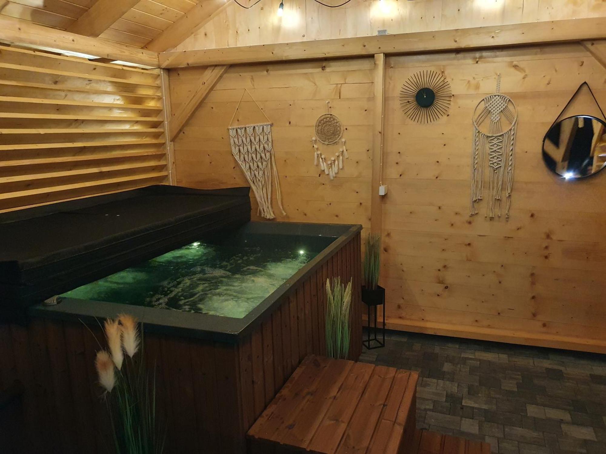 Holiday home Dw Kinga & Na Granicznej Z Jacuzzi Kacwin