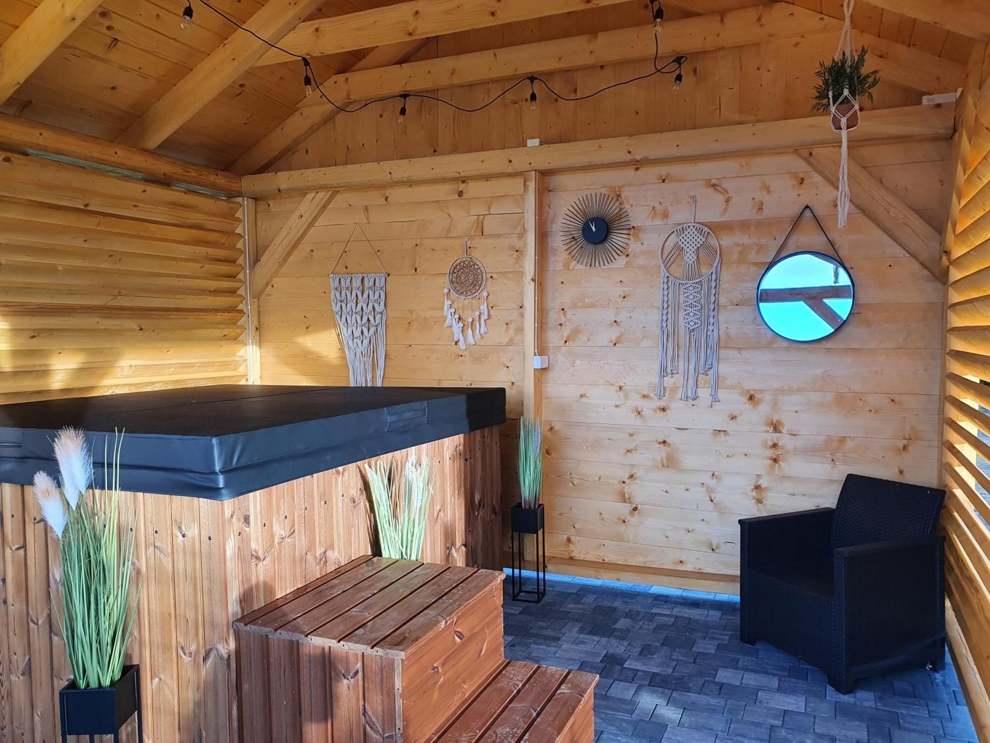 Dw Kinga & Na Granicznej Z Jacuzzi Holiday home